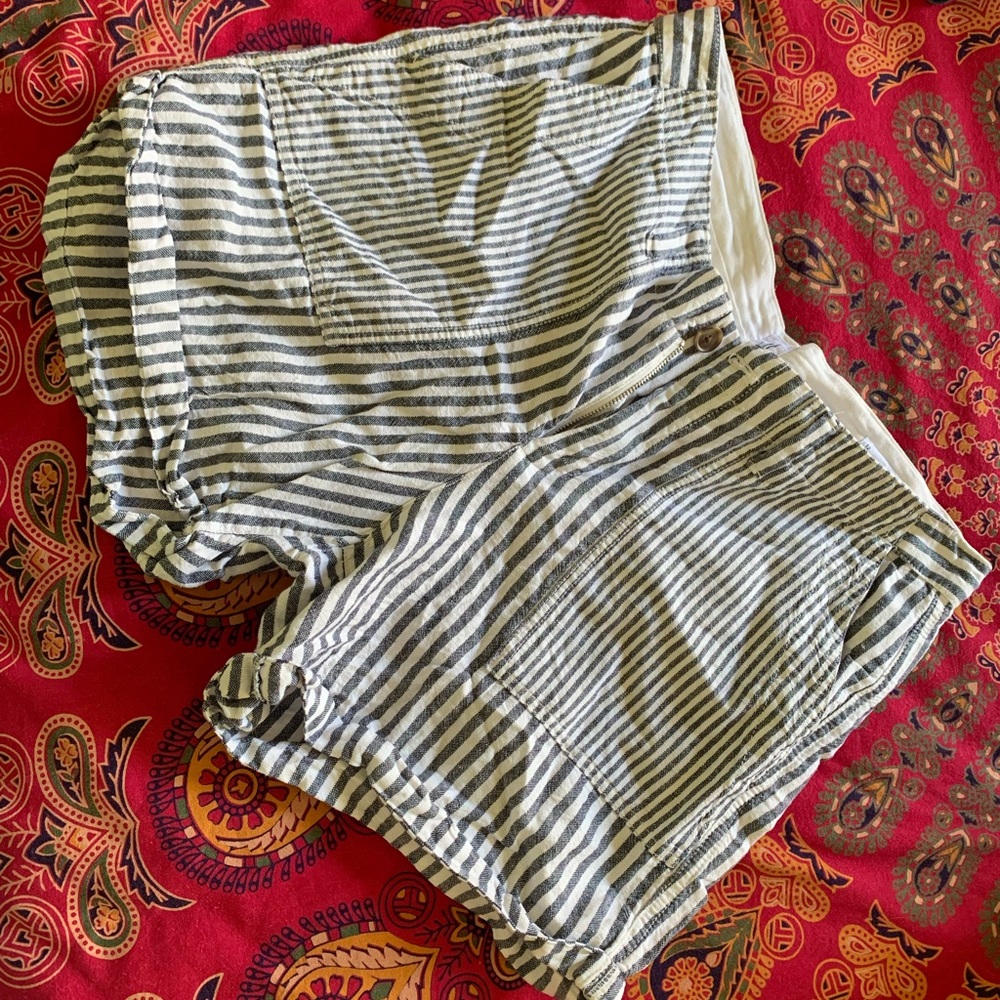 Striped GAP shorts